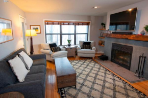 Modern & Updated Winterplace 3Br- Sleeps 12 condo